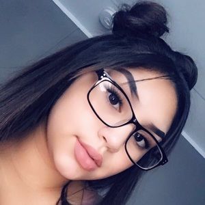 Meet your Posher, Daniela